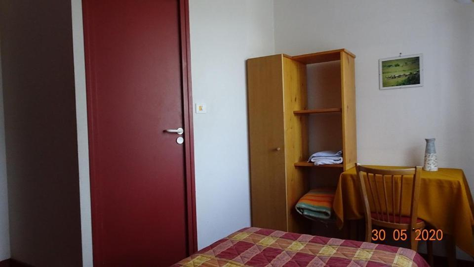 Au Pont De La Gineze Bed & Breakfast Barjac  Екстериор снимка