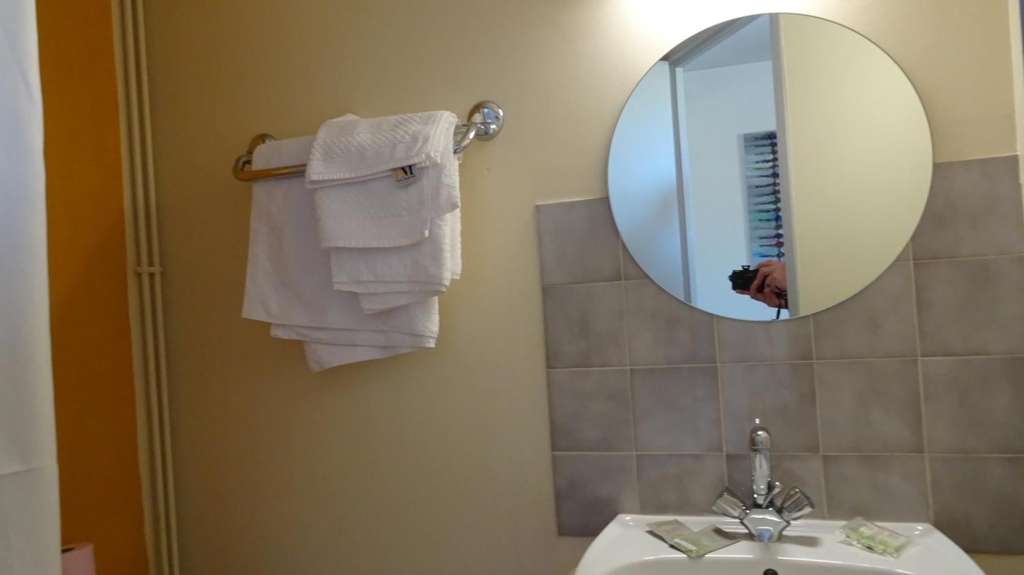 Au Pont De La Gineze Bed & Breakfast Barjac  Екстериор снимка