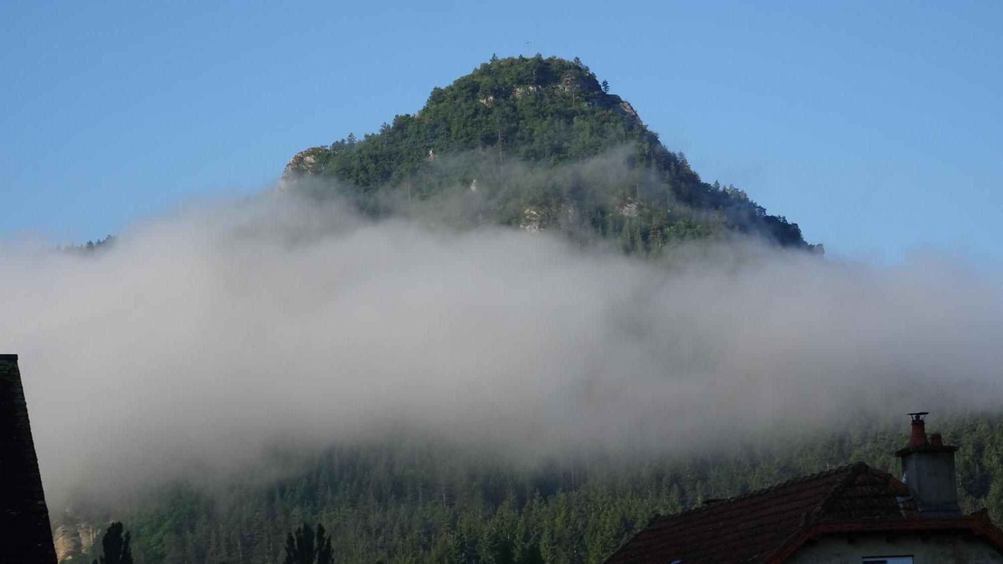Au Pont De La Gineze Bed & Breakfast Barjac  Екстериор снимка